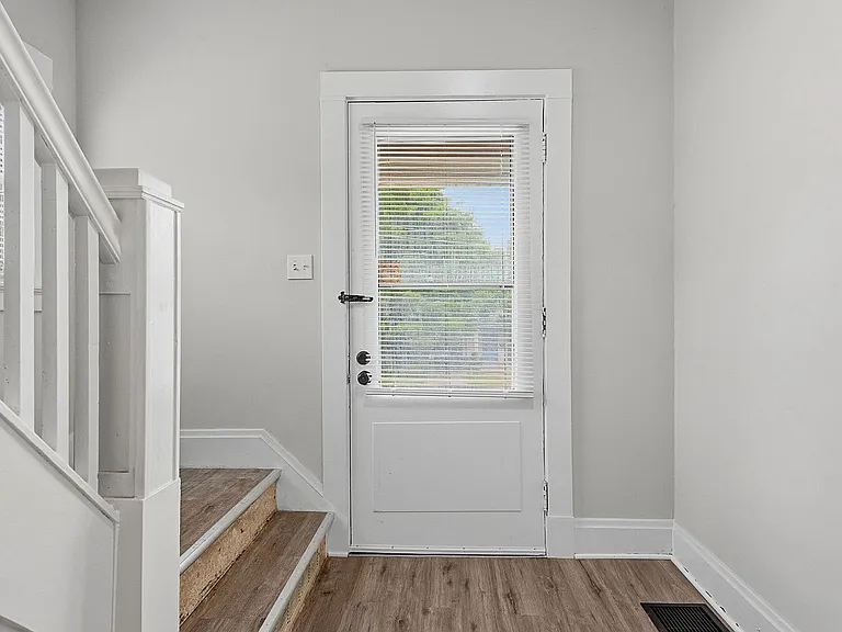 3713 Frances Ave — Photo 12