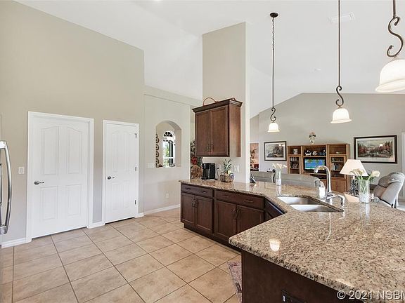 3rd image of 533 Campana St