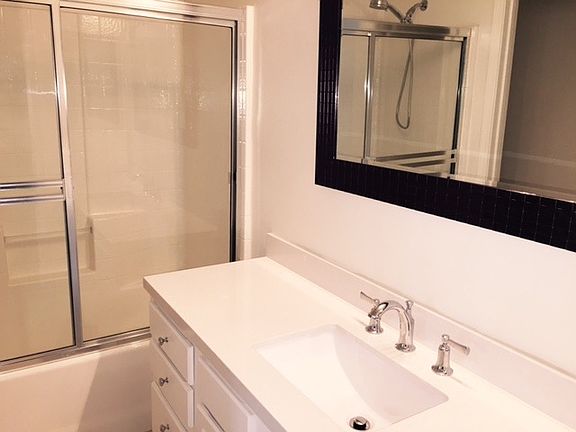 Guest room bath