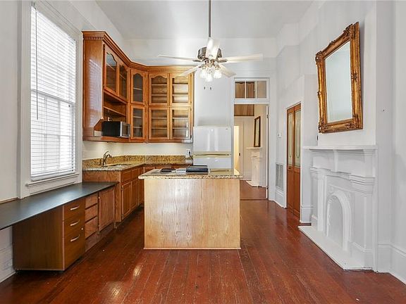 5th image of 1027 Dauphine St
