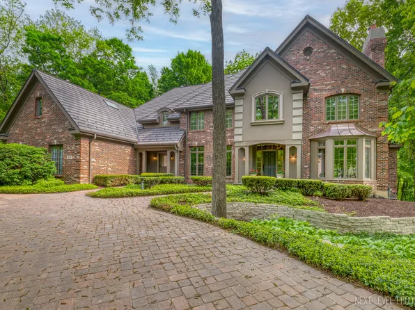 818 Fox Glen Dr, St Charles, IL 60174