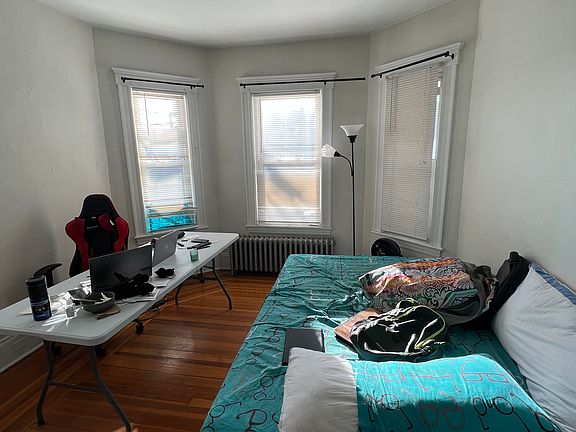 2nd image of 223A Holland St #1