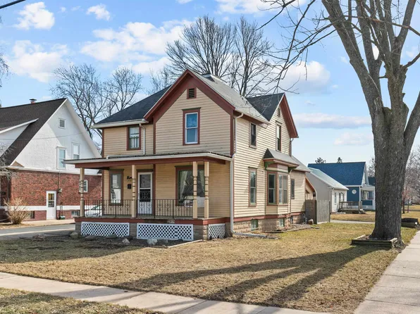 212 W Pine St, New London, WI 54961