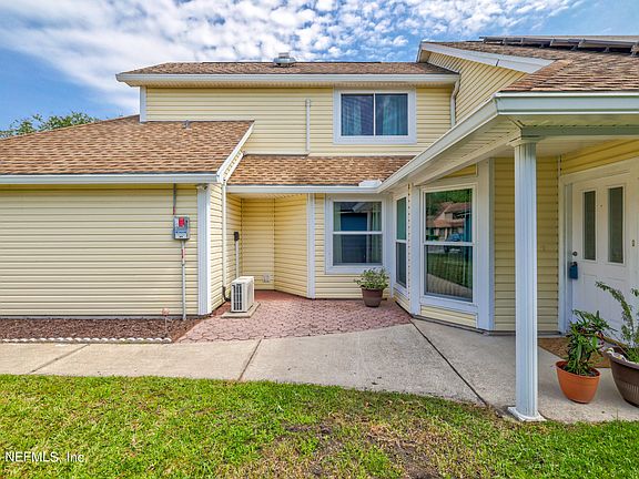 3rd image of 2823 LANTANA LAKES Drive