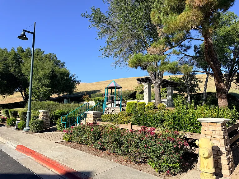 5780 Shadow Hill Dr — Photo 23