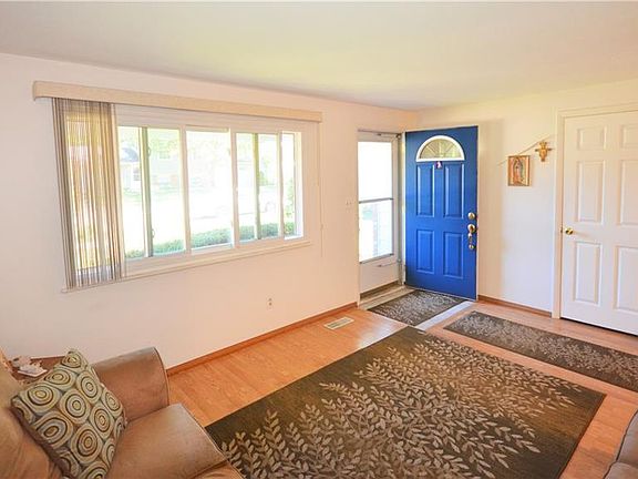 2nd image of 1180 Sweetbriar Dr