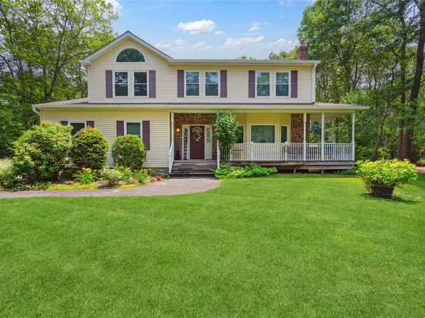 44 Jamaica Avenue, Holtsville, NY 11742