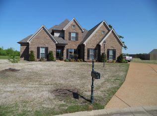 110 London Cv, Batesville, MS 38606