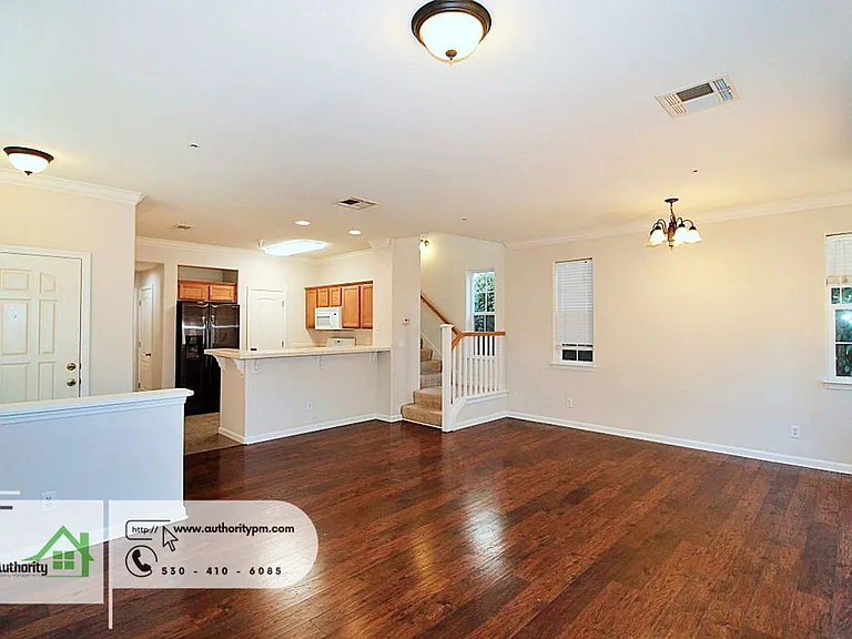2109 Vienna Way — Photo 5