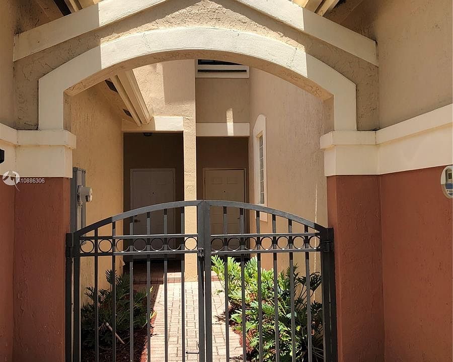 1st image of 4137 Briar Ln #4137