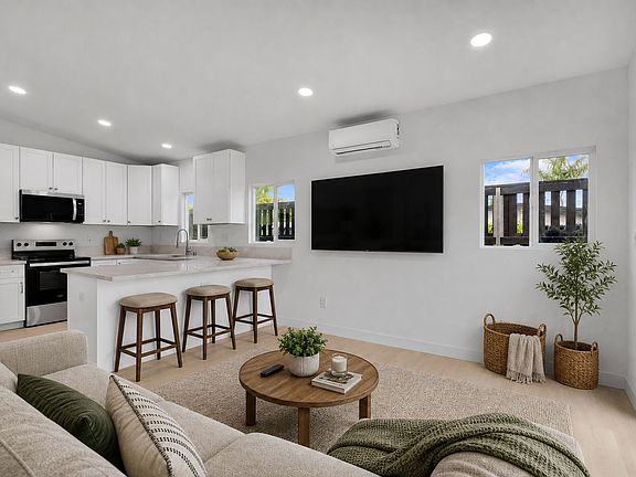 3rd image of 3631 Maple St #3631