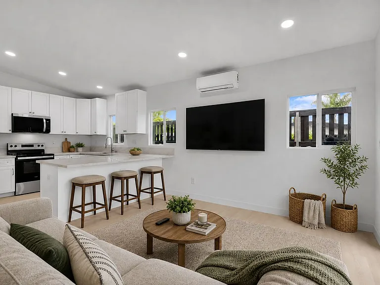 3631 Maple St #3631 — Photo 3