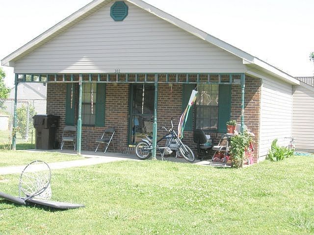 1st image of 302 Southfield Dr