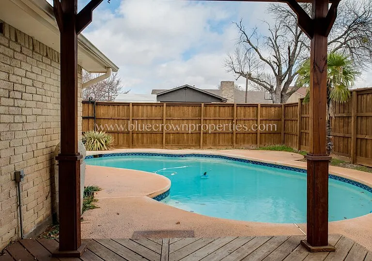 10239 Catalpa Rd — Photo 32
