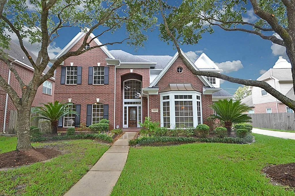 5 bed, 3.5 bath, 4106 sqft, $3,800 — Photo 1