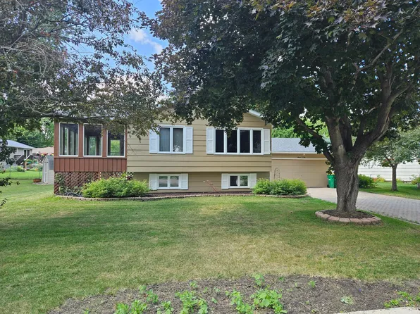 1104 Maplehill Dr, Albert Lea, MN 56007