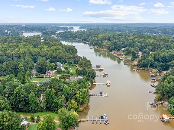 4th image of 3595 Lake Bluff Dr