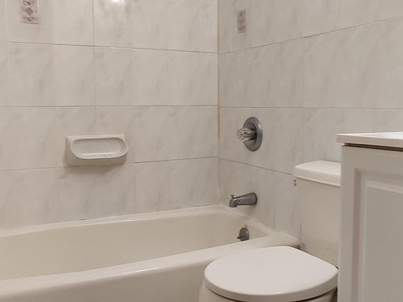 4th image of 555 Logan Ave #3