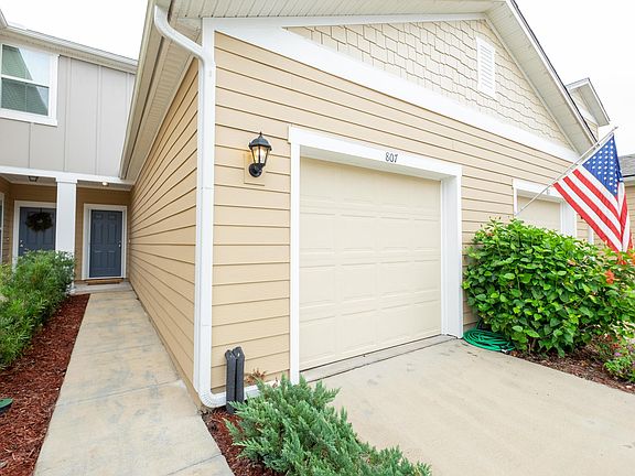 3rd image of 807 Servia Dr