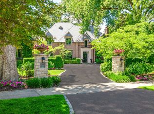 30 S Sheridan Rd, Lake Forest, IL 60045