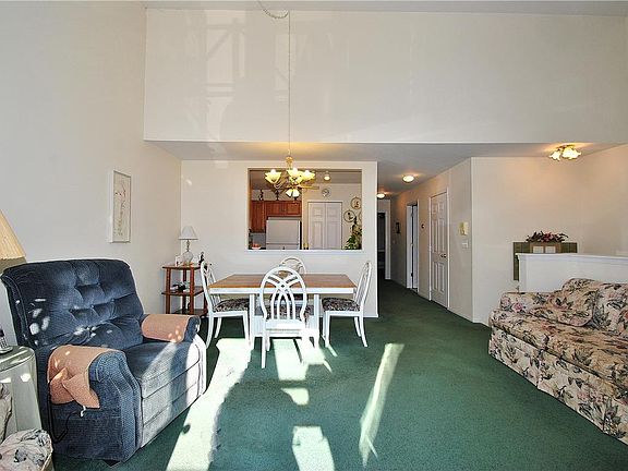 3rd image of 106 Cambridge Ct