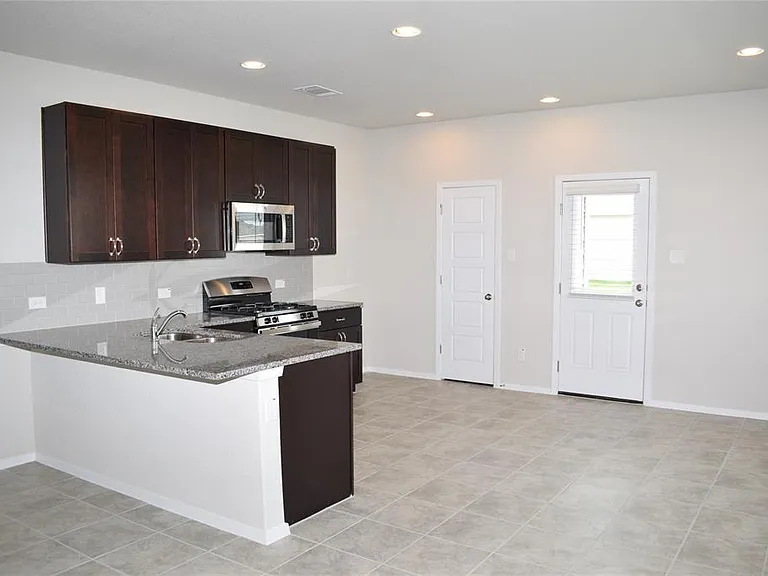 117 Keltic Dr — Photo 5