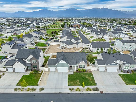 4th image of 8061 S Oakridge Park Dr