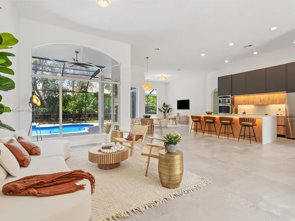 10275 Oak Meadow Ln, Lake Worth, FL 33449