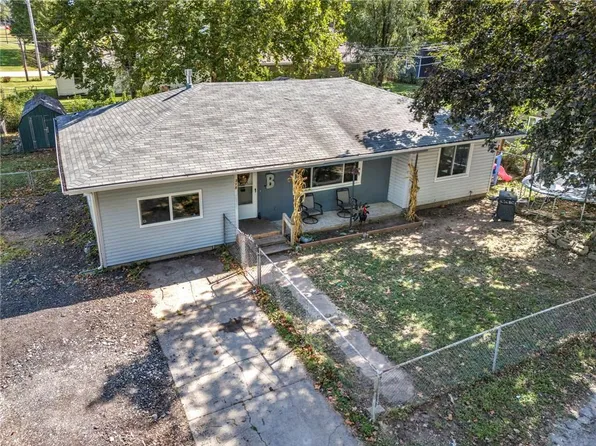 315 Prairie St, Buckner, MO 64016