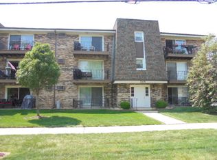7105 W 98th St #204, Chicago Ridge, IL 60415