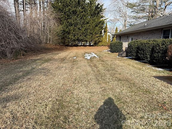 3rd image of 207 Daniel Dr