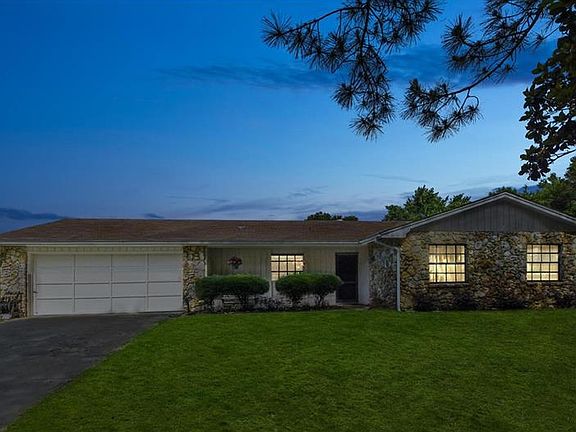 2nd image of 3455 Laurel Dr