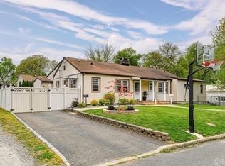 12 William St, Jamesburg, NJ 08831