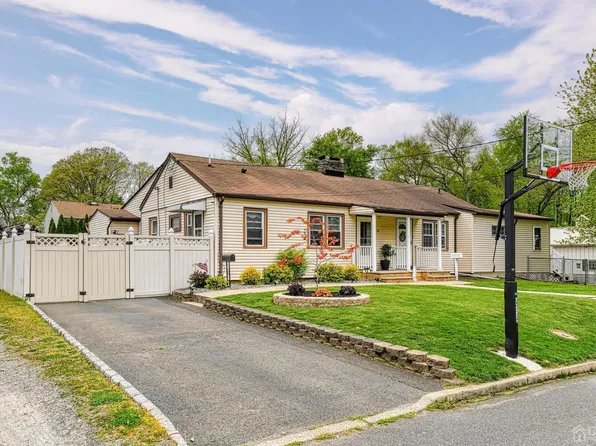 12 William St, Jamesburg, NJ 08831