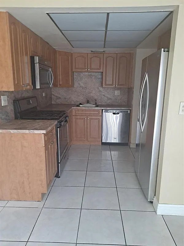 2 bed, 1.5 bath, 1000 sqft, $2,100 — Photo 1
