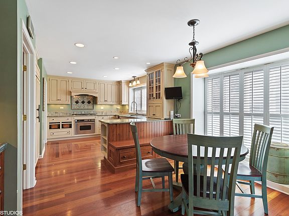 5th image of 368 Old Wood Ct