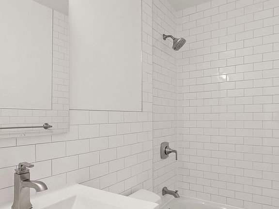 5th image of 165 Christopher St #2P