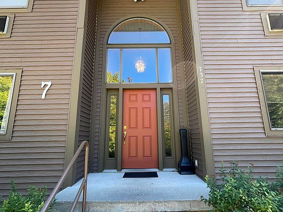 3rd image of 737 Maplewood Ln #18