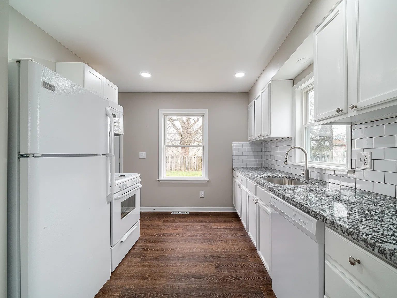 3 bed, 450 sqft, $1,895 — Photo 4