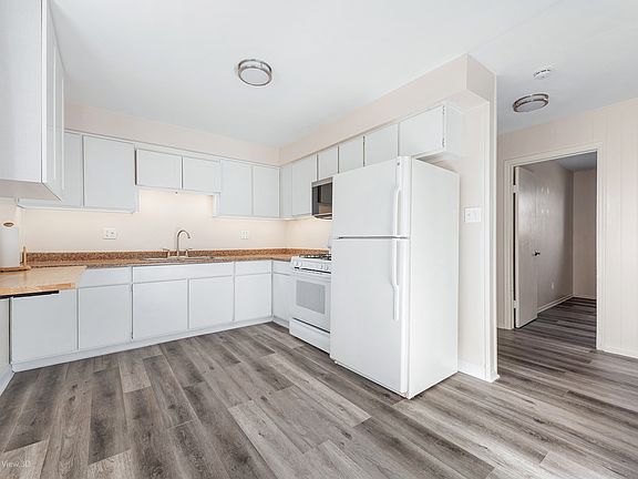 5th image of 1703 Pinewood Ln #1705