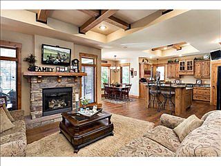 3rd image of 4024 Summerwood Dr