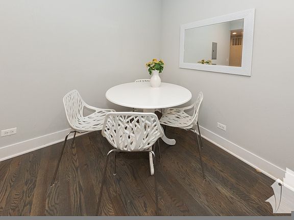 5th image of 2630 N Rockwell St #2