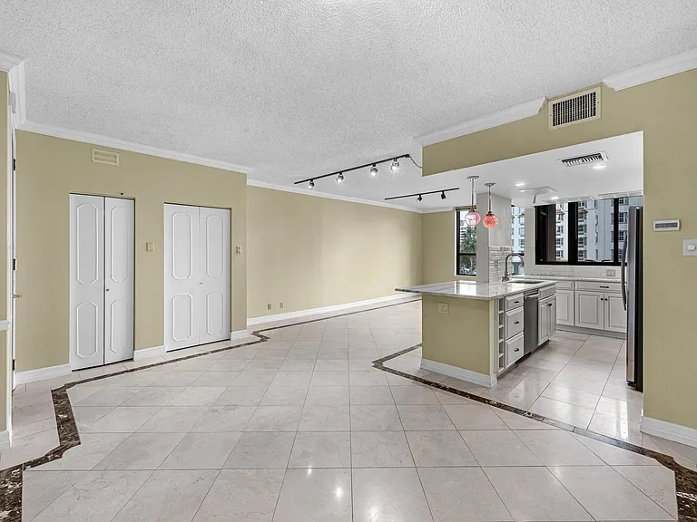 5150 Hidalgo St #202 — Photo 9