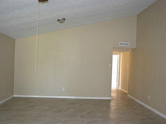 4th image of 14422 Merry Meadow Dr