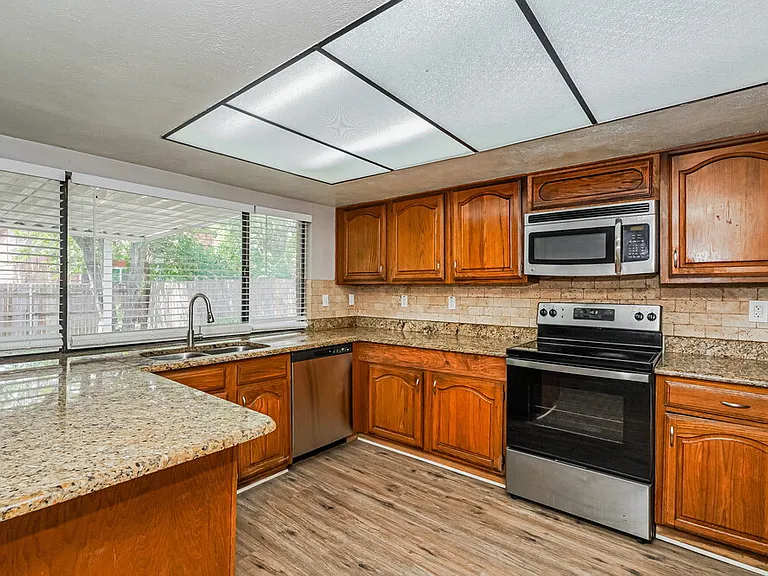 4141 Yellowleaf Dr — Photo 7