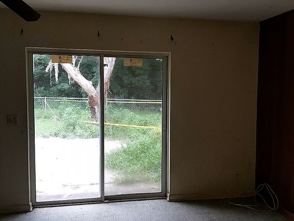 4th image of 36625 Jefferson Ave