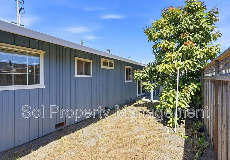 426 Swift St — Photo 22
