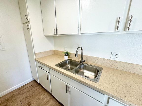 5th image of 8131 San Angelo Dr #1B-1Ba-725Sqft
