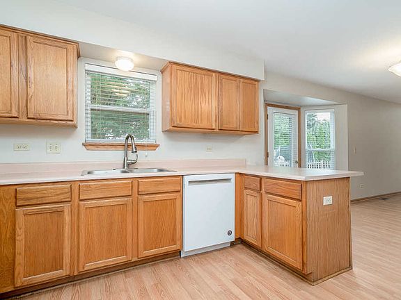 5th image of 2212 Willow Lakes Dr