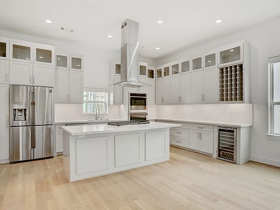 2nd image of 1716 Rosewood St #C